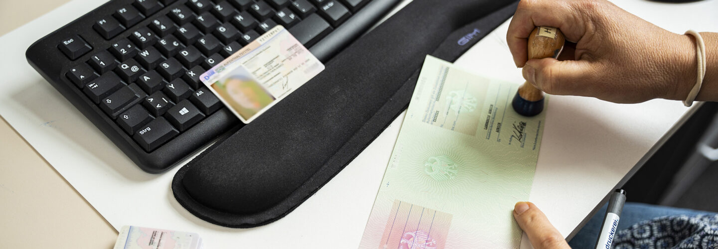 Ausländerbehörde aufenthaltstitel ausweise büro 2 web