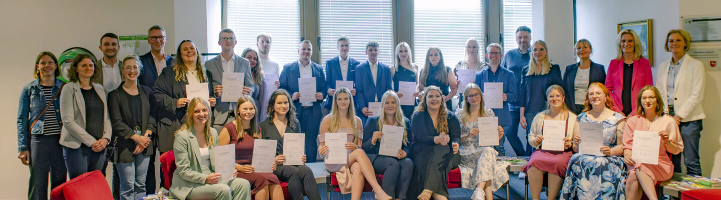 Absolventinnen der Auszubildung zur Verwaltungsfachangestellten