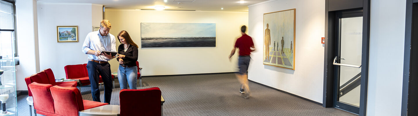 Kreishaus 1 og rote sofas verwaltung 6 web