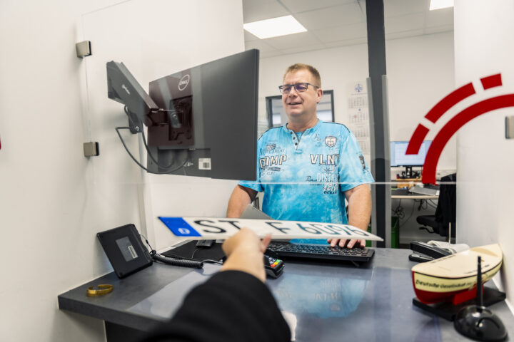 Zulassung auto mitarbeiterin schalter 8 peter mülder web