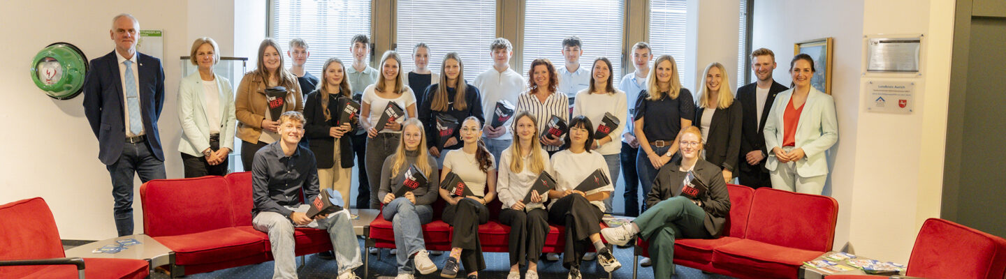 Gruppe von neuen Auzubildenen