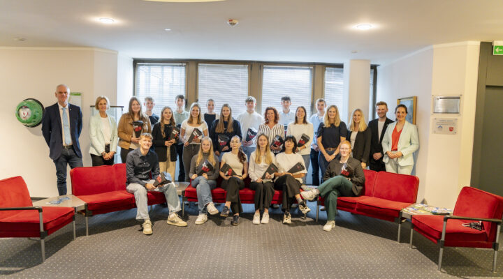 Gruppe von neuen Auzubildenen